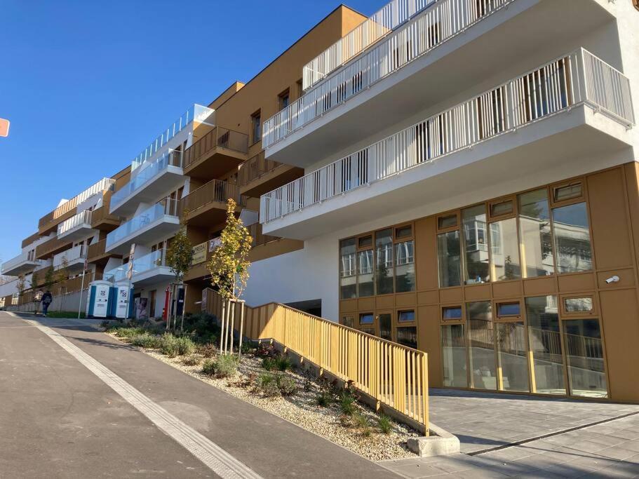 Komfortny Apartman A407 V Centre Nr, Bez Kuchyne, Parkovisko Zdarma Nitra Zewnętrze zdjęcie